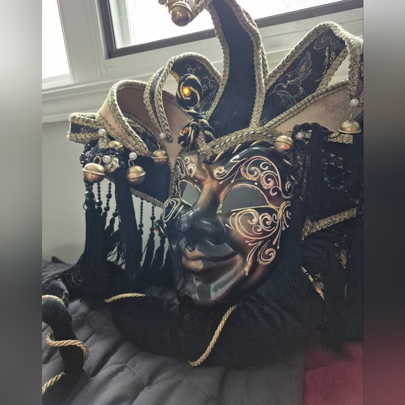 Black And Gold Venitian Carnival Masquerade Jester Mask - Picture 3 of 10